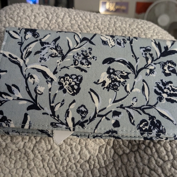 Vera Bradley Checkbook Cover - Picture 2 of 6